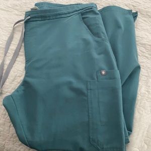 Figs large petite scrub bottoms